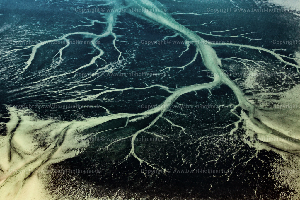 PLB_4647m_Watt_Priele_90x60_150 | Luftbild, Bodenstrukturen unter der Meeresoberfläche im Nationalpark Wattenmeer - Realisiert mit Pictrs.com