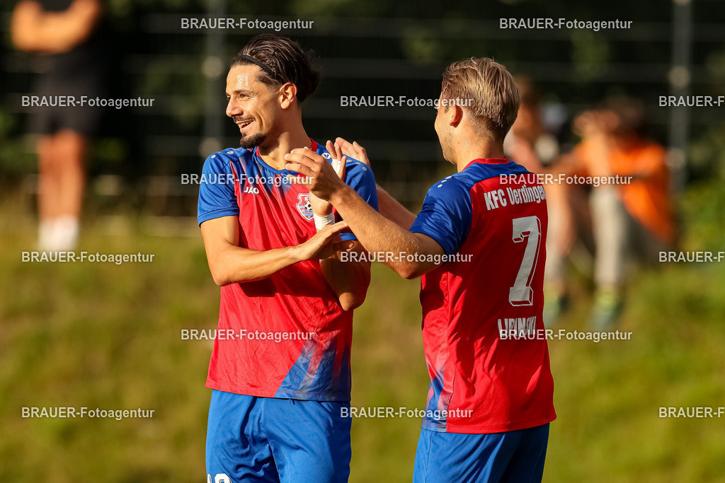 1_KFCWAT_20250723_0321.JPG -  - KFC Uerdingen - SG Wattenscheid 09 - Testspiel | Krefeld, Deutschland, 23.07.25: Alexander Lipinski (KFC Uerdingen) Torjubel, jubelt mit seiner Mannschaft nach dem Treffer zum 3:3 waehrend des Testspiel Spiels zwischen KFC Uerdingen - SG Wattenscheid 09 in der Covestro Sportpark am 23. July 2025 in Krefeld, Deutschland. (Foto von Stefan Brauer/Brauer-Fotoagentur)