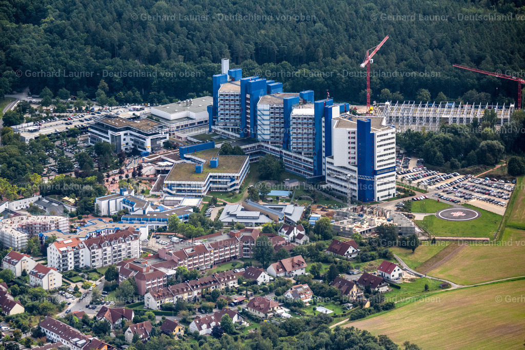 4060127 | BAMBERG 07.09.2021 Baustelle für einen Erweiterungs- Neubau eines Parkhauses auf dem Klinikgelände des Krankenhauses des "Klinikum Bamberg" an der Buger Straße in Bamberg im Bundesland Bayern, Deutschland. Weiterführende Informationen bei: Sozialstiftung Bamberg. // Construction site for a car park on the the hospital grounds of "Klinikum Bamberg" on Buger Strasse in Bamberg in the state Bavaria, Germany. Further information at: Sozialstiftung Bamberg. Foto: Gerhard Launer