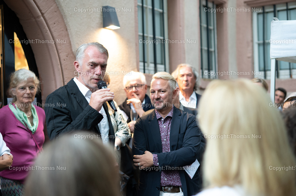 Neo-rauch-Ausstellung-museum-bensheim-art-2024058_Fotografie_Thomas_Neu | 6.7.2024, bbe, Museum Bensheim, Ausstellung Neo Rauch "im Papiergrund", hier im Dialog mit Museumsleiter Dr. Jan Christoph Breitwieser,, Bild: Thomas Neu