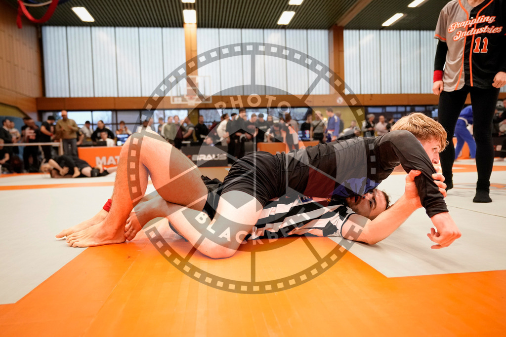 20231125PBB6913 | Fighters compete during the Grappling Industries Jiu-jitsu Championship in Berlin, Germany, on November 25, 2023.