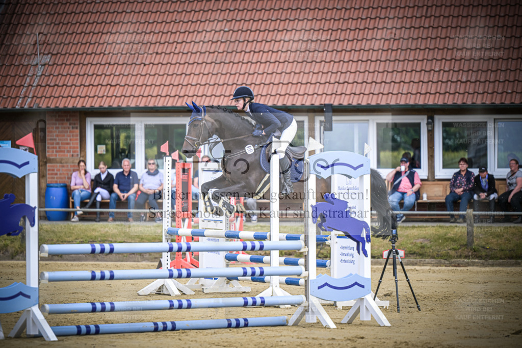 DOS_4195 | Entdecke hochwertige Reitturnierfotos von Foto Oger. Professionell, emotional und authentisch – jetzt Lieblingsmomente im Shop bestellen. - Realisiert mit Pictrs.com