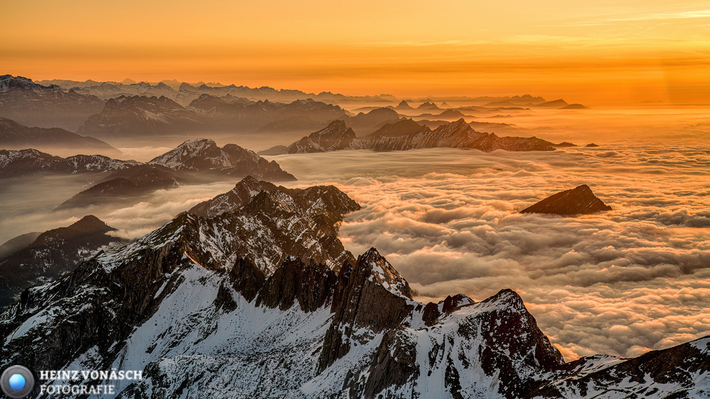 Säntis_0005 | Alle Bilder von Heinz Vonäsch Fotografie können alle zu günstigen Preisen gekauft werden! Download der Bilder, Ausdrucke, Postkarten, Tassen T-Shirts, Kalender, Alu- Dibond usw. - Realisiert mit Pictrs.com