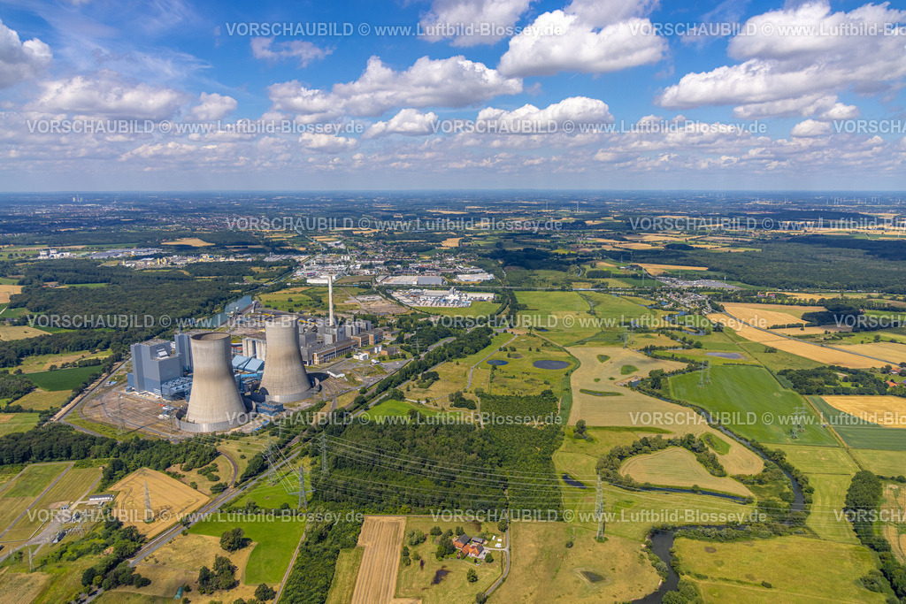 Hamm240707064 | RWE Kraftwerk Westfalen, Kühltürme, Lippetal und Fluss Lippe Mäander, Blick Blick zur Siegenbeckstraße und zum Campingplatz Uentrop, Fernsicht und blauer Himmel mit Wolken, Lippborg, Lippetal, Ruhrgebiet, Nordrhein-Westfalen, Deutschland