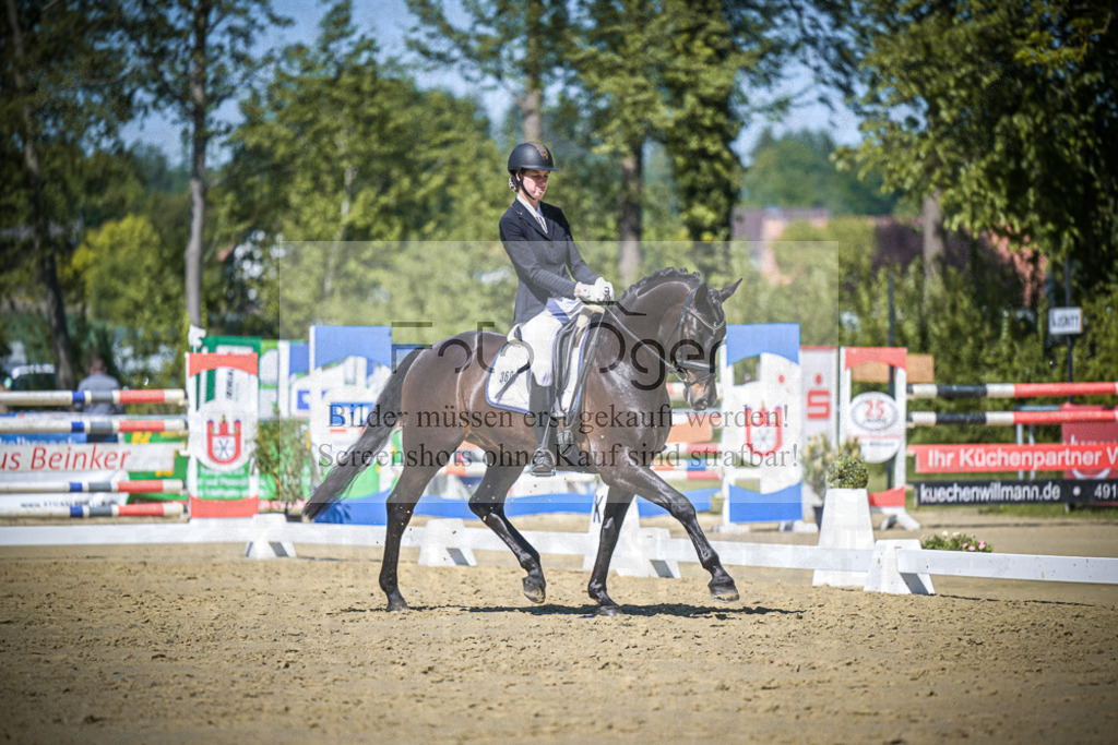 DOS_6419 | Entdecke hochwertige Reitturnierfotos von Foto Oger. Professionell, emotional und authentisch – jetzt Lieblingsmomente im Shop bestellen.Deutschlandweite Turnierfotografie. - Realisiert mit Pictrs.com