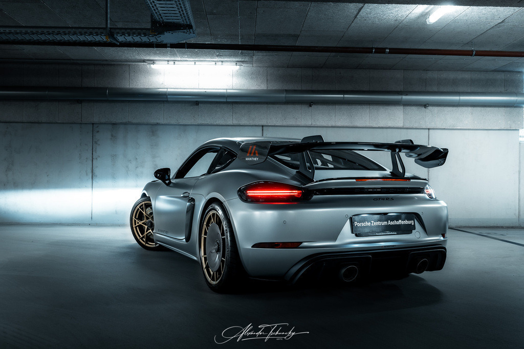 718 Cayman GT4 RS Manthey | Entdecken Sie die faszinierende Welt von Alexander Tschuncky Arts: Kreative Fotografie, atemberaubende Automobilkunst und hochwertiger Bilderdruck. Lassen Sie sich inspirieren! - Realisiert mit Pictrs.com