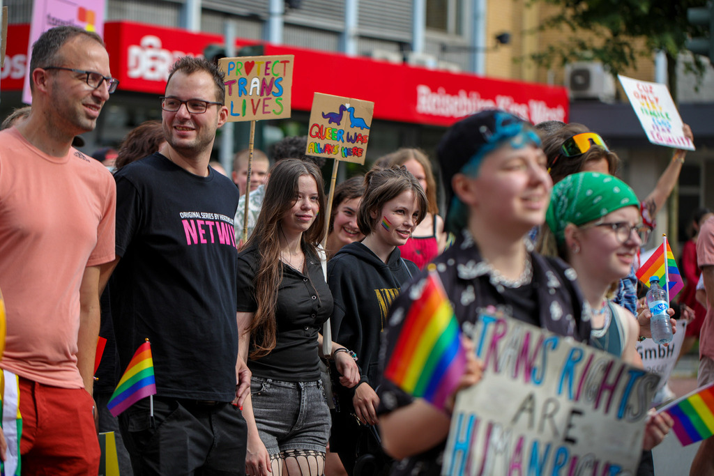 CSD_Moers_190725_038 | Bildergalerie von Sport-Ereignissen aber auch von weiteren spannenden Dingen - nicht nur vom Niederrhein. In Anlehnung an den bekannten Spruch von Hanns Dieter Hüsch heißt das Motto: "Niederrhein ist überall".  - Realisiert mit Pictrs.com
