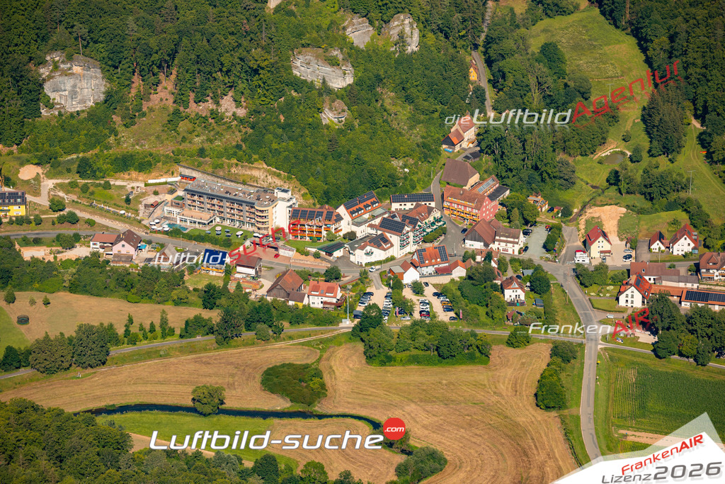 Das Luftbild zeigt : Veilbronn Heiligenstadt in Oberfranken - Die Luftaufnahme wurde 2024 vom UL-Flugzeug aus erstellt ( keine Drohne ) - Hochauflösende Luftaufnahme - Für grossformatige Ausdrucke geeignet. Die Geschenkidee !Mit Lizenz und Bildrechte bestellbar