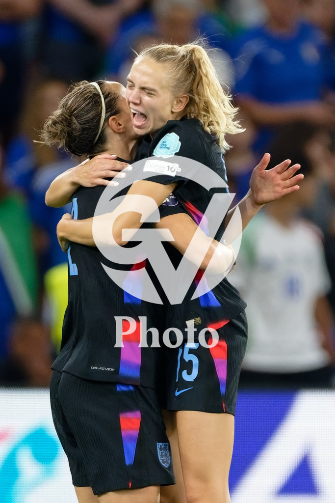 England v Italy - UEFA Women's EURO 2025 Semi-Final | GENEVA, SWITZERLAND - JULY 22:  Esme Morgan of England (R) celebrates after winning with Lucy Bronze of England (L) during the UEFA Women's EURO 2025 Semi-Final match between England and Italy at Stade de Geneve on July 22, 2025 in Geneva, Switzerland. (Photo by Giuseppe Velletri/Sports Press Photo/Getty Images)