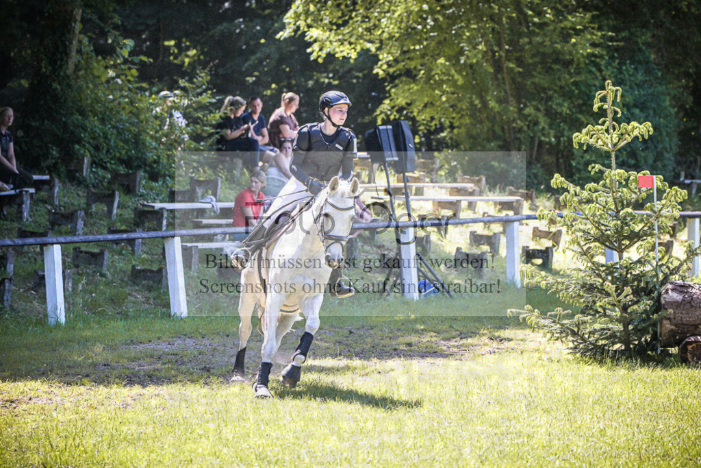 DOS_6973 | Entdecke hochwertige Reitturnierfotos von Foto Oger. Professionell, emotional und authentisch – jetzt Lieblingsmomente im Shop bestellen.Deutschlandweite Turnierfotografie. - Realisiert mit Pictrs.com