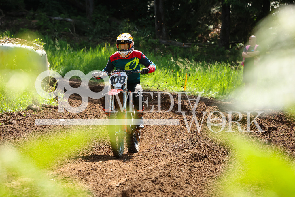 5E6A4011 | 989 MEDIAWORK