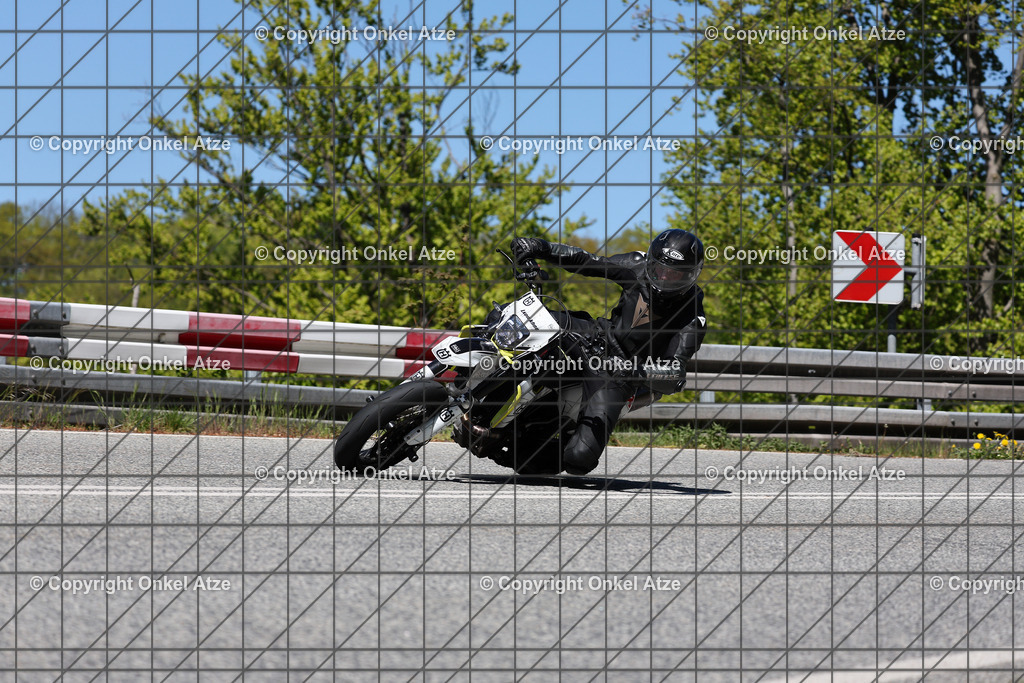 IMG_9638 | Fotograf am Kyffhäuser. Onkel Atze. Kyffhäuser Rennstrecke. Café36. Motorsportfotografie. - Realisiert mit Pictrs.com