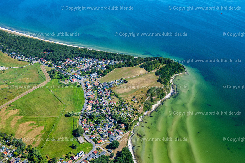 Loobe_Rügen_ELS_7905100822 | LOBBE 10.08.2022 Dorfkern am Meeres- Küstenbereich der der Ostsee in Lobbe auf der Insel Rügen im Bundesland Mecklenburg-Vorpommern, Deutschland. Weiterführende Informationen bei: Kurverwaltung Mönchgut. // Village on marine coastal area of of Baltic Sea in Lobbe on the island of Ruegen in the state Mecklenburg - Western Pomerania, Germany. Further information at: Kurverwaltung Moenchgut. Foto: Martin Elsen