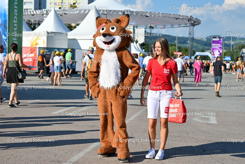 Linzer Kronefest 2023_ 19.08.2023-62 | 19.08.2023, Linzer Kronefest 2023, AUT, im Bild Linzer Kronefest 2023, Kronemaedchen Anna und Lesefuchs