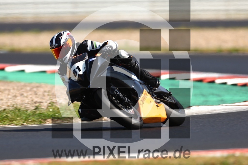 0081-20250719_04117 | Schöne Erinnerungen an spannende Momente - das festzuhalten ist unser Job. PIXELrace.de ist seit 2003 auf den Rennstrecken Europas unterwegs um die Action draußen beim Fahren und die wunderbare Stimmung imm Fahrerlager für euch einzufangen.