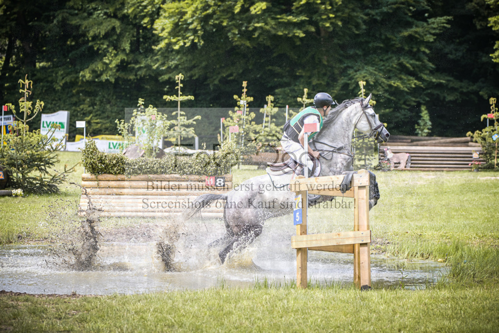 DOS_6479 | Entdecke hochwertige Reitturnierfotos von Foto Oger. Professionell, emotional und authentisch – jetzt Lieblingsmomente im Shop bestellen.Deutschlandweite Turnierfotografie. - Realisiert mit Pictrs.com
