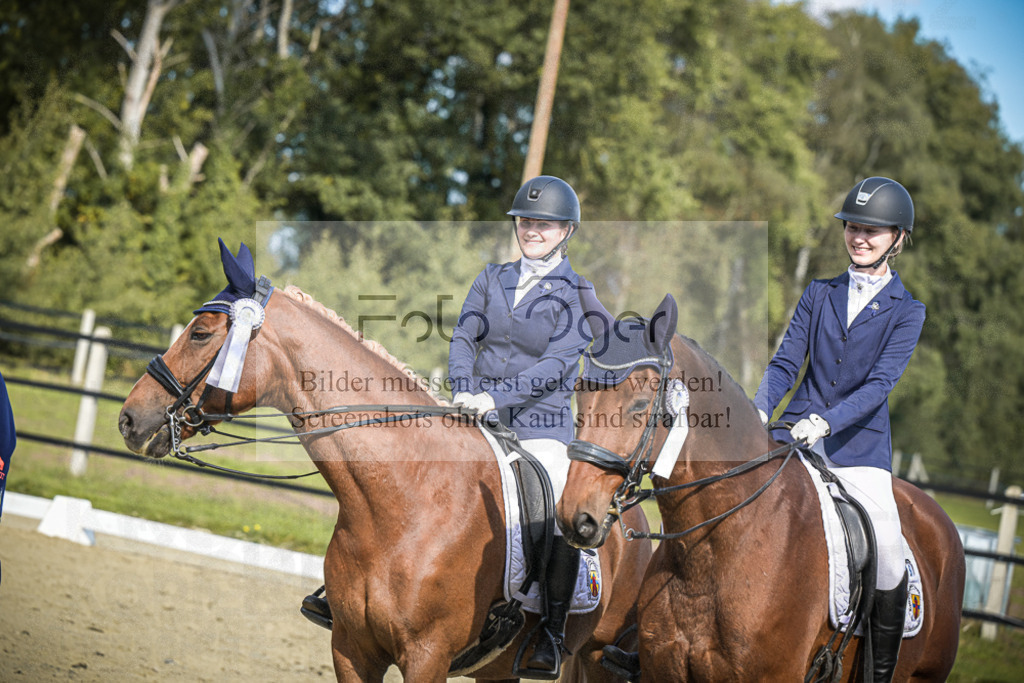 DOS_0055 | Entdecke hochwertige Reitturnierfotos von Foto Oger. Professionell, emotional und authentisch – jetzt Lieblingsmomente im Shop bestellen.Deutschlandweite Turnierfotografie. - Realisiert mit Pictrs.com