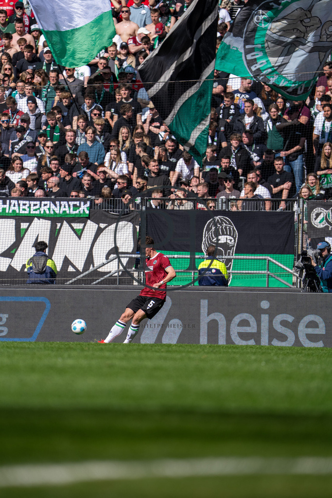Hannover 96 vs 1. FC Magdeburg – 2. Bundesliga – 29.03.2025 | Szene aus dem 2. Bundesliga-Spiel des 27. Spieltags zwischen Hannover 96 und dem 1. FC Magdeburg am 29. März 2025 in der Heinz von Heiden Arena in Hannover. Endstand: 0:0. Fotografiert von Philipp Heist. - Realisiert mit Pictrs.com