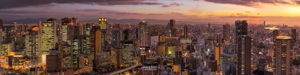 Osaka am Abend (4:1 Panorama) | Andre Wandrei - Nature Artworx - Realisiert mit Pictrs.com