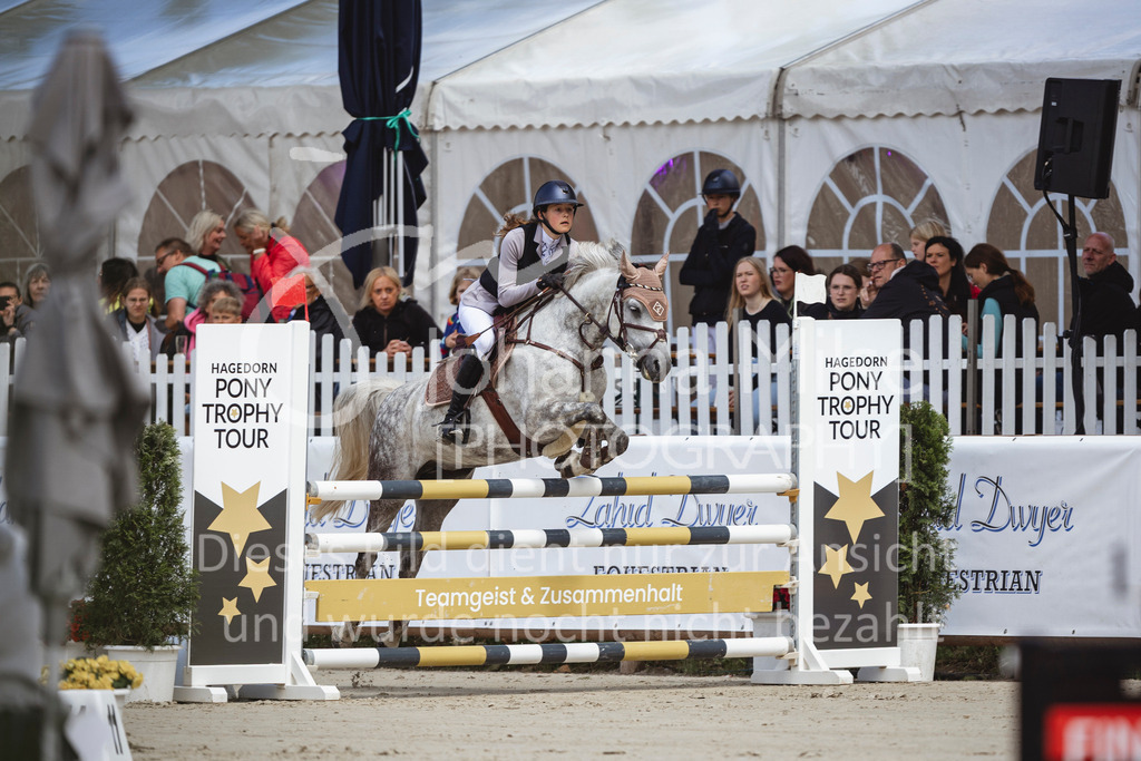 240713_BHO_PonyTrophy-321 | Deine schönsten Turniermomente als professionelle Fotos! Entdecke hochwertige Pferdesport-Fotografie im Online-Shop. Jetzt Fotos finden & bestellen!