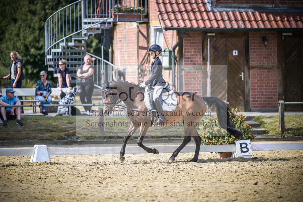 DOS_8704 | Entdecke hochwertige Reitturnierfotos von Foto Oger. Professionell, emotional und authentisch – jetzt Lieblingsmomente im Shop bestellen.Deutschlandweite Turnierfotografie. - Realisiert mit Pictrs.com
