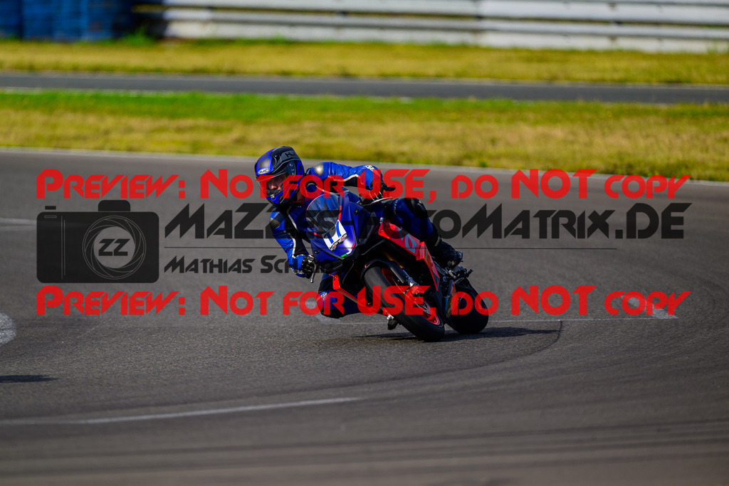 MaZZes_FotoMatrix_240724_6007705_2-258 | BLAU