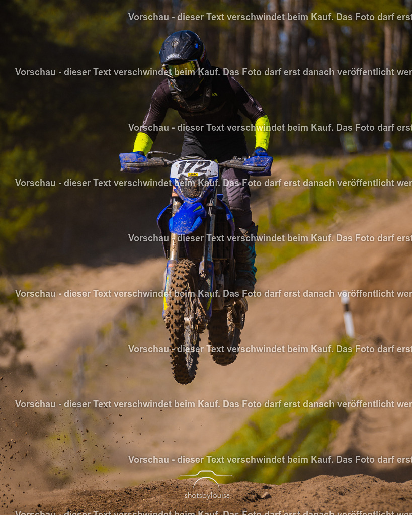 20260501_MCWriezen-3020 | Sportfotografin aus Berlin-Brandenburg mit Fokus auf Motocross. Ich halte deine sportliche Leistung und echte Emotionen auf und neben der Strecke professionell fest. Entdecke die Fotos von deinem Rennen und bestelle sie direkt hier im Shop.