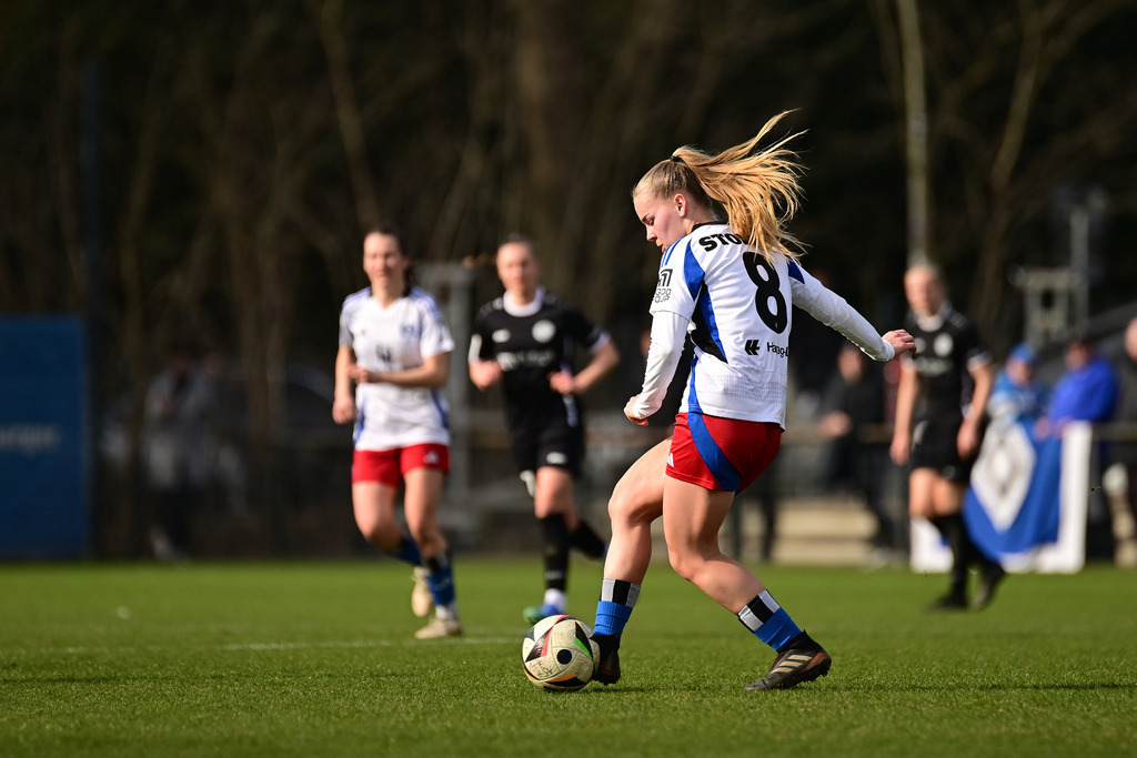 Fußball I Frauen I Saison 2024-2025 I 2. Bundesliga I 19. Spieltag I Hamburger SV - SV 67 Weinberg | Der Sportfotograf. - Realisiert mit Pictrs.com