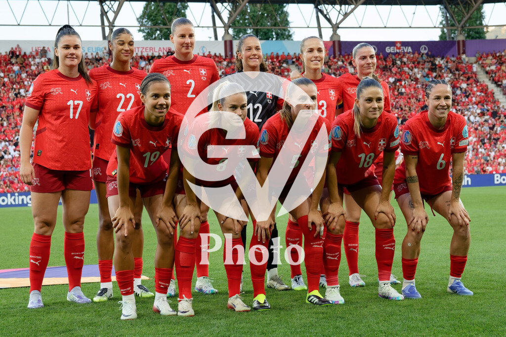 Finland v Switzerland: UEFA Women's EURO 2025 Group A | GENEVA, SWITZERLAND - JULY 10: players of Switzerland pose for team photo during the UEFA Women's EURO 2025 Group A match between Finland and Switzerland at Stade de Geneve on July 10, 2025 in Geneva, Switzerland. (Photo by Giuseppe Velletri/Sports Press Photo/Getty Images)