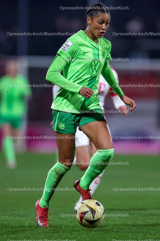 Koe07022502119 | 07.02.2025, Frauen Fußball, 1. FC Köln - VfL Wolfsburg, 1. Fußball Bundesliga, Franz-Kremer-Stadion, Saison 2024 2025: Sveindis Jonsdottir (VfL Wolfsburg #23)DFB regulations prohibit any use of photographs as image sequences and or quasi-video.