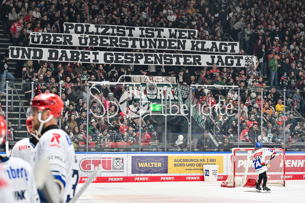 Augsburger Panther - Schwenninger Wild Wings | Spurchband AEV Ultras beim Ligaspiel zwischen den Augsburger Panthern und den Schwenninger Wild Wings am 17. Spieltag der Penny DEL im Curt Frenzel Stadion am 02.11.2025