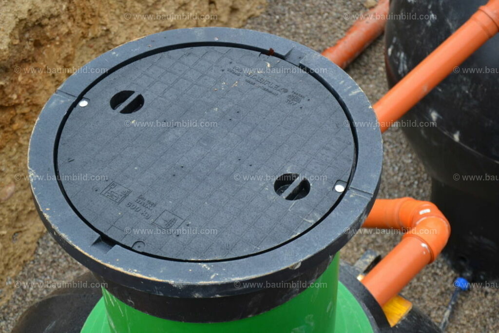 bib-lg03-abwasserkanal-0081 | Nach LV-Leistungsgruppen sortierte Detailfotos über den Bau eines Hauses. Alle Hausbau-Bilder direkt vom Urheber und Autor der Website Haus-Selber-Bauen.com