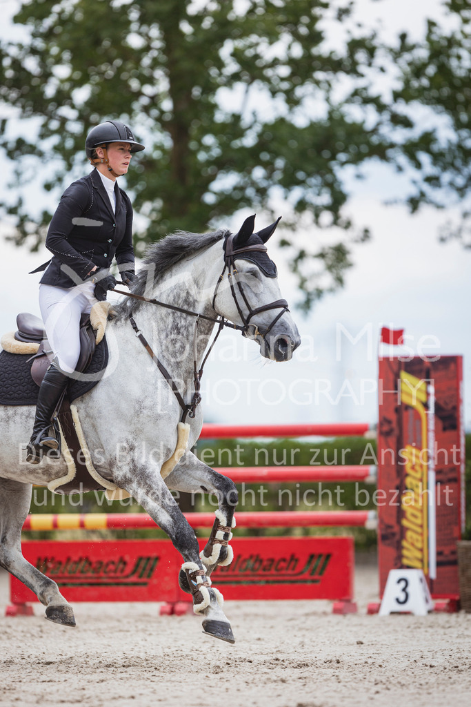 240614_Lemwerder_M2-Springen-424 | Deine schönsten Turniermomente als professionelle Fotos! Entdecke hochwertige Pferdesport-Fotografie im Online-Shop. Jetzt Fotos finden & bestellen!