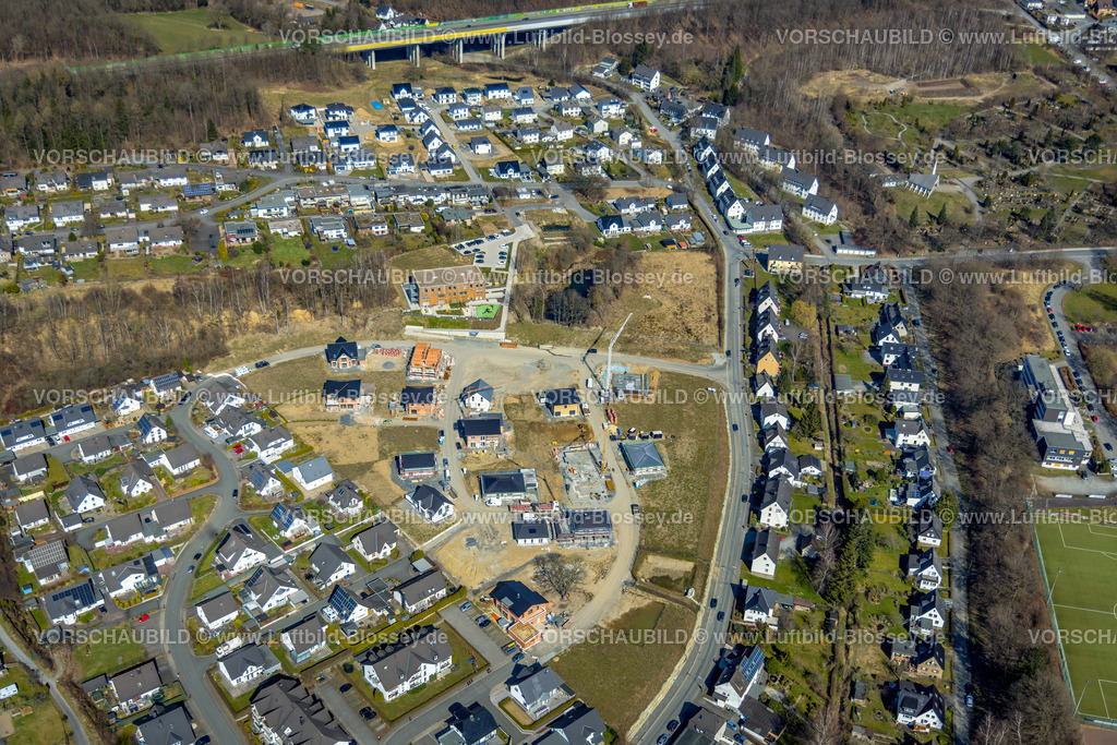 Meschede220302447 | Luftbild, Baugebiet Wohnbebauung Waldstraße, Neubaugebiet Ziegelei II mit Kindergarten in Holzbauweise, Meschede-Stadt, Meschede, Sauerland, Nordrhein-Westfalen, Deutschland
