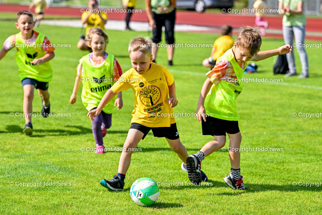 Kindergarten Olympiade 2024_ Stadion Traun_ 07.06.2024-31 | 07.06.2024, Stadion der Stadt Traun, AUT, Kindergarten Olympiade 2024, im Bild Kinder, Hindernis, Fussball, Laufen, Action