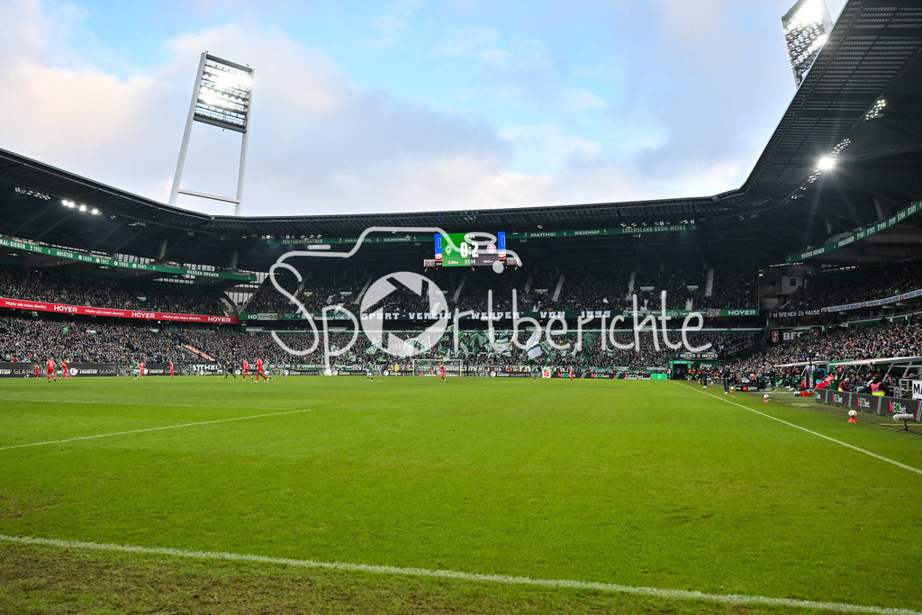 SV Werder Bremen - FC Bayern München | BREMEN, GERMANY - 14. FEBRUARY: zur Halbzeit führen die Bayern mit 0-2 in Bremen / Symbolbild / Symbolfoto während dem Bundesligamatch zwischen dem SV Werder Bremen und dem FC Bayern München am 22. Spieltag im Weserstadion / DFL REGULATIONS PROHIBIT ANY USE OF PHOTOGRAPHS AS IMAGE SEQUENCES AND/OR QUASI-VIDEO