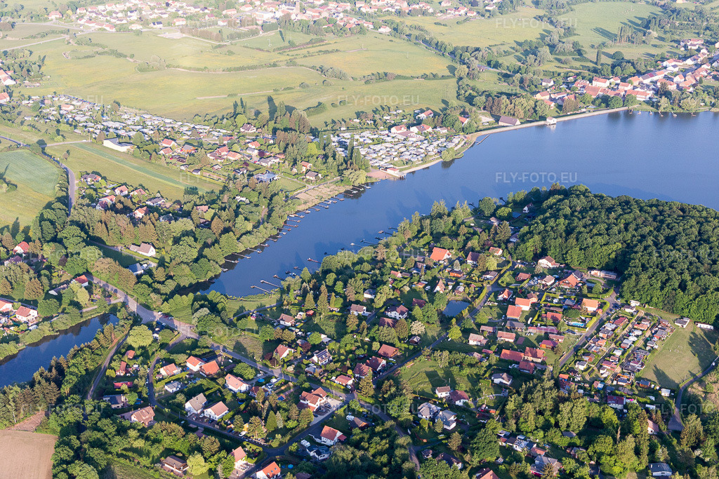 Vue aérienne: Étang des Marais à Hilsprich dans le département Moselle, France. Photo: IMG_107370.jpg prise le 19/05/2018 par Werner Riehm/FLY-FOTO.eu – Résolution de l'original: 5472 x 3648 px