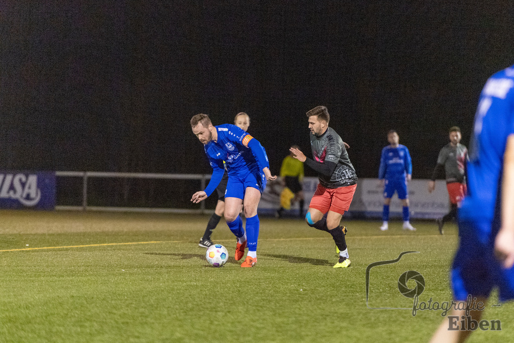 FC Rastede-FC Hude | Herren Bezirksliga; FC Rastede (blau)-FC Hude (grau) am 27.03.2024; in Rastede (Sportanlage Köttersweg), Photo: Philip Eiben 2024 - Realisiert mit Pictrs.com