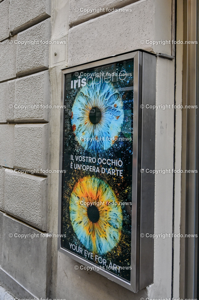 Italien_ Toscana_ Florenz_ 30.05.2024-236 | 30.05.2024, Italien, ITA, Toskana, Florenz im Bild Stadtansichten, Gebäude, Architektur, Touristen, Historisch, Souvenir, Altstadt, Museum, Statuen, Skulpturen, Piazza della Signoria, Statue David, Palazzo Vecchio, Neptunbrunnen, Piazza della Repubblica, Ponte Vecchio, Brücke, Uffizien, Kathedrale Santa Maria del Fiore, Arno, Fluß


Florenz, Firenze, ist eine italienische Großstadt. Nach Einwohnern ist sie die achtgrößte Stadt Italiens. Florenz ist die Hauptstadt sowie größte Stadt der Region Toskana und der Metropolitanstadt Florenz, in der etwa eine Million Menschen leben. Florenz ist für seine Geschichte berühmt. Leonardo da Vinci verbrachte große Teile seiner Jugend in Florenz, Michelangelo fand Unterschlupf in der Kirche der Medici, Galileo Galilei wohnte als Hofmathematiker in den Palästen der Medici. Von 1865 bis 1871 war die Stadt die Hauptstadt des neu gegründeten Königreichs Italien. Das historische Zentrum von Florenz zieht Jahr für Jahr Millionen von Touristen an. Die historische Innenstadt wurde von der UNESCO im Jahre 1982 zum Weltkulturerbe erklärt. 
Quelle: Wikipedia
