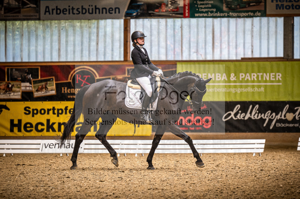DOS_1588 | Entdecke hochwertige Reitturnierfotos von Foto Oger. Professionell, emotional und authentisch – jetzt Lieblingsmomente im Shop bestellen.Deutschlandweite Turnierfotografie. - Realisiert mit Pictrs.com