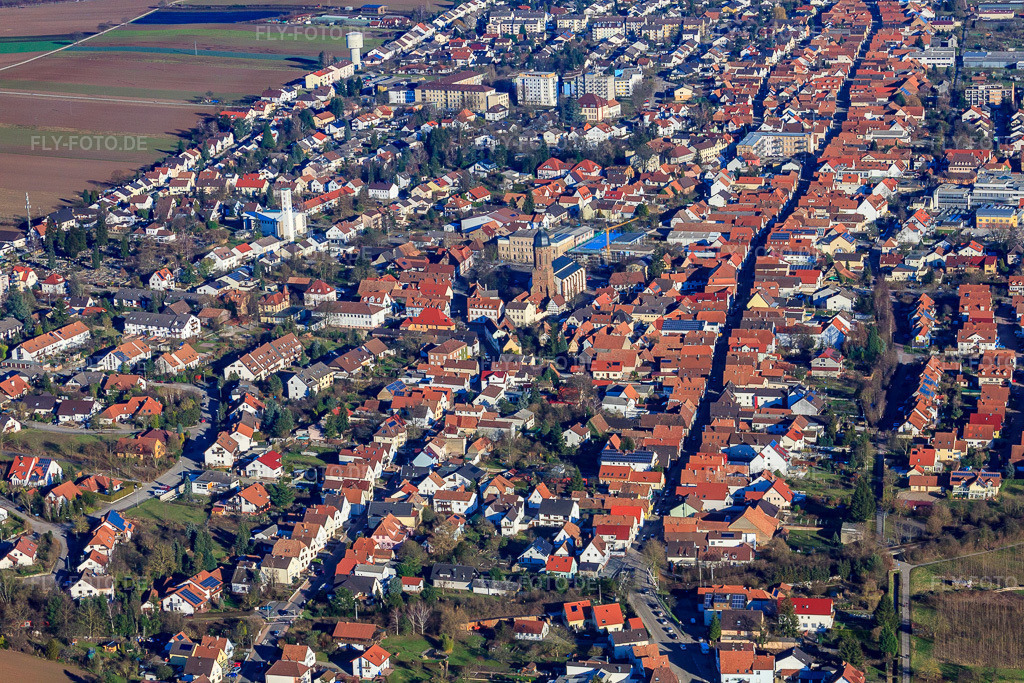 Luftbild: Hauptstraße aus Westen in Kandel im Bundesland Rheinland-Pfalz in Deutschland. Foto: IMG_37047.jpg vom 16.01.2011 durch Werner Riehm/FLY-FOTO.de