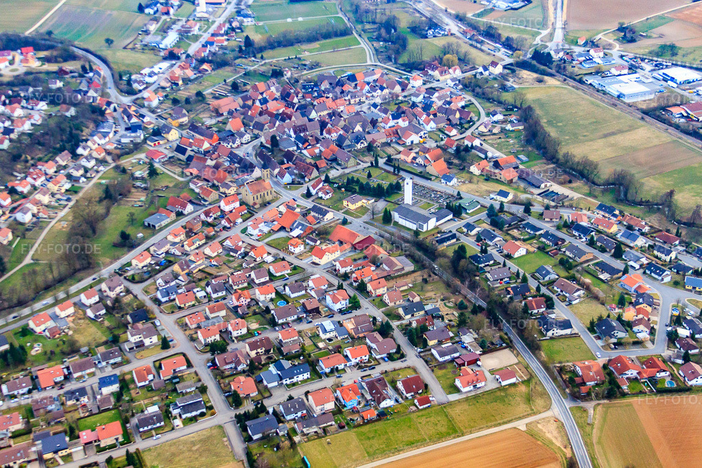 Luftbild: Ortsansicht von Nordwesten mit Kirche Mariä Geburt und Friedhof im Ortsteil Richen in Eppingen im Bundesland Baden-Württemberg in Deutschland. Foto: IMG_38202.jpg vom 12.03.2011 durch Werner Riehm/FLY-FOTO.deAuflösung des Originals: 4655 x 3103 px