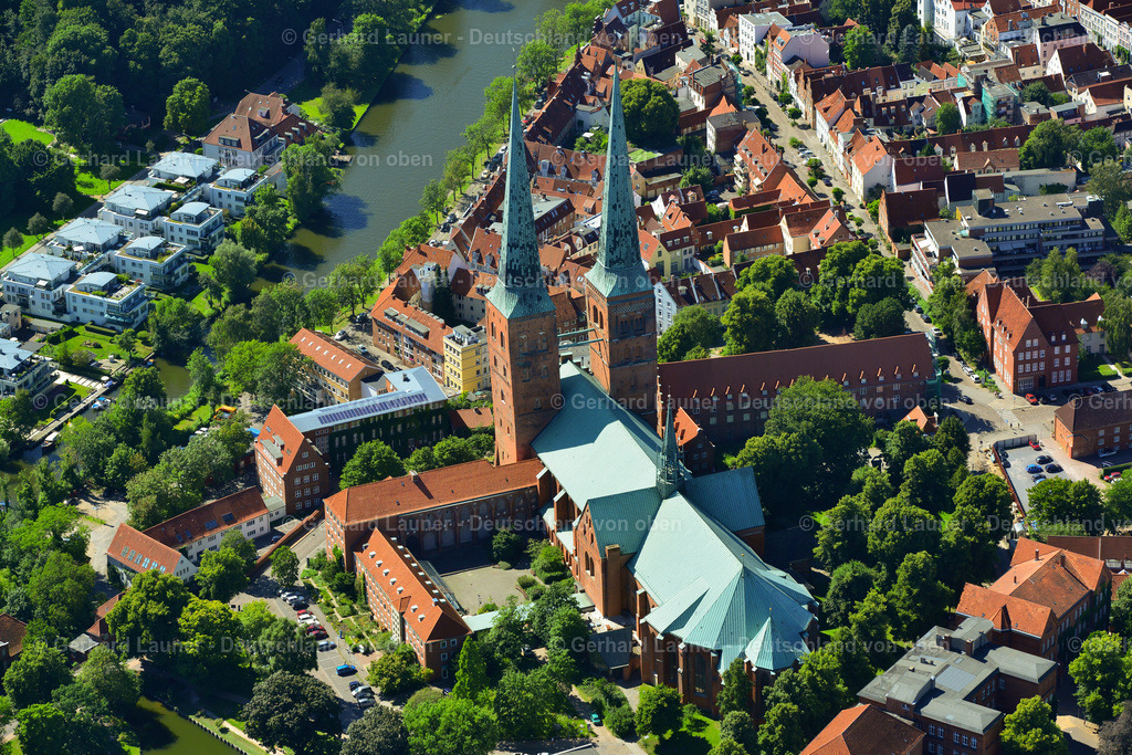 3622093 | Der Lübecker Dom ist der erste große Backsteinkirchbau an der Ostsee und mit fast 132 Metern Länge eine der längsten Backsteinkirchen