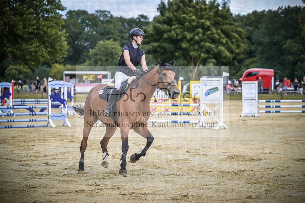 DOS_7387 | Entdecke hochwertige Reitturnierfotos von Foto Oger. Professionell, emotional und authentisch – jetzt Lieblingsmomente im Shop bestellen.Deutschlandweite Turnierfotografie. - Realisiert mit Pictrs.com