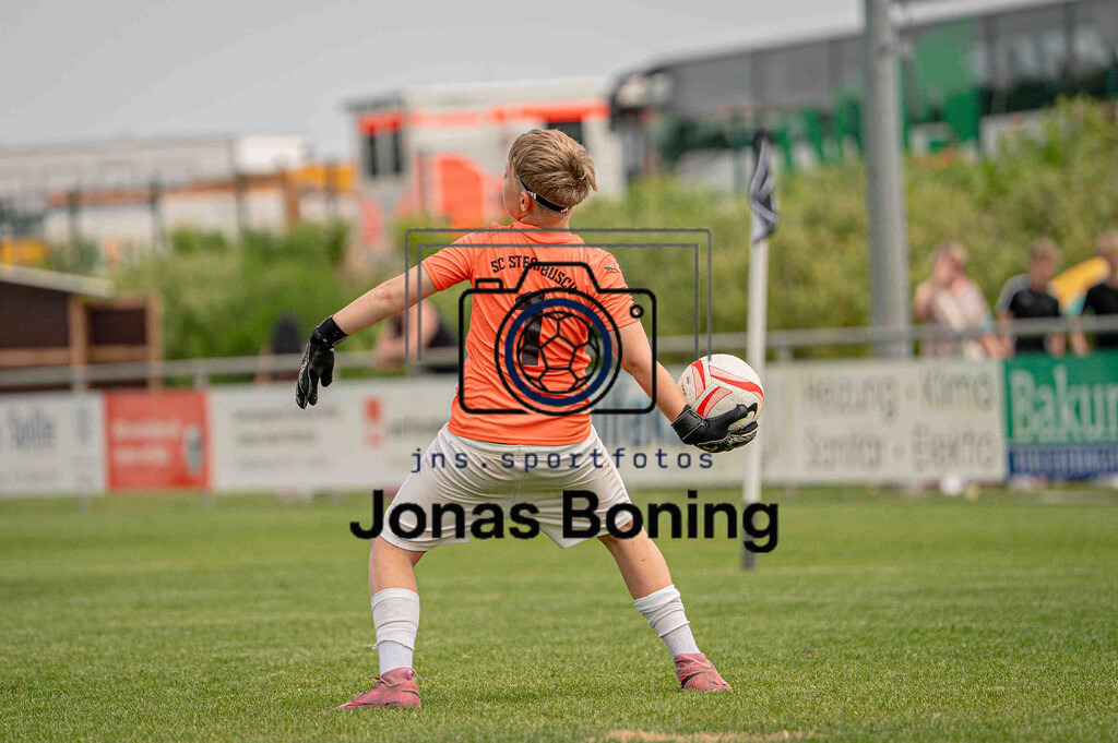 Fußball I E-Junioren I Saison 2025-2026 I OM-Cup Lüsche I Sonntag  I 23328 | jns.sportfotos - Realisiert mit Pictrs.com