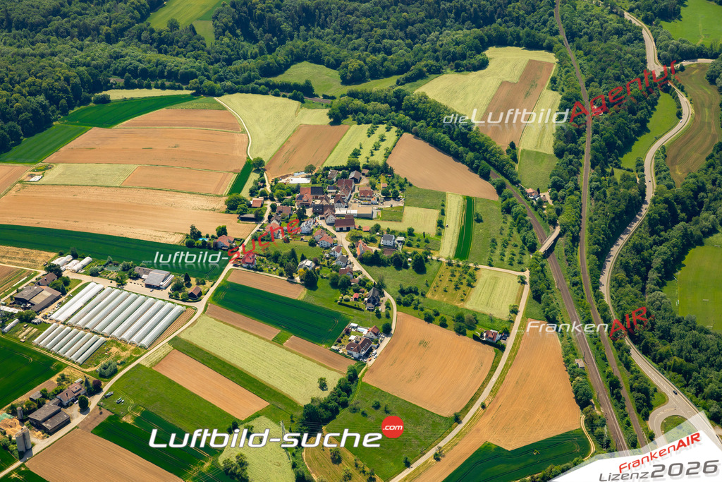 Das Luftbild zeigt Maubach Backnang - Die Luftaufnahme wurde 2023 vom UL-Flugzeug aus erstellt ( keine Drohne ) - Hochauflösende Luftaufnahme - Für grossformatige Ausdrucke geeignet. Die Geschenkidee !Mit Lizenz und Bildrechte bestellbar