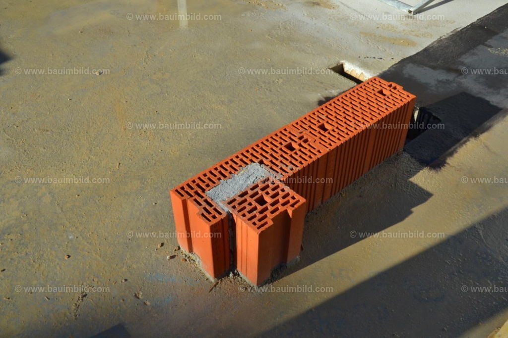 bib-lg07-mauerarbeiten-0133 | Nach LV-Leistungsgruppen sortierte Detailfotos über den Bau eines Hauses. Alle Hausbau-Bilder direkt vom Urheber und Autor der Website Haus-Selber-Bauen.com