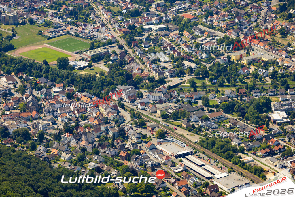 Die Luftaufnahme Niedermarsberg - Marsberg wurde 2022 vom Flugzeug aus (keine Drohne) erstellt. Hohe Auflösung -für große Poster und Wandbilder geeignet - Garantiert!