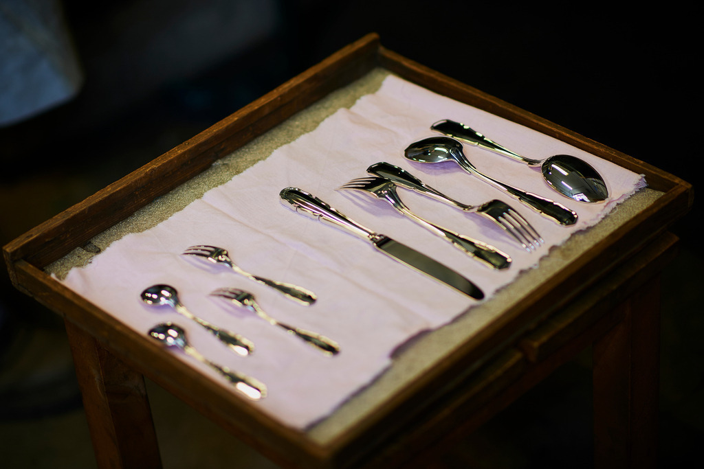 Poliertes Besteckset | Wien, Austria - February 22, 2017: Wiener Silbermanufactur;  Poliertes Besteckset. - Realisiert mit Pictrs.com