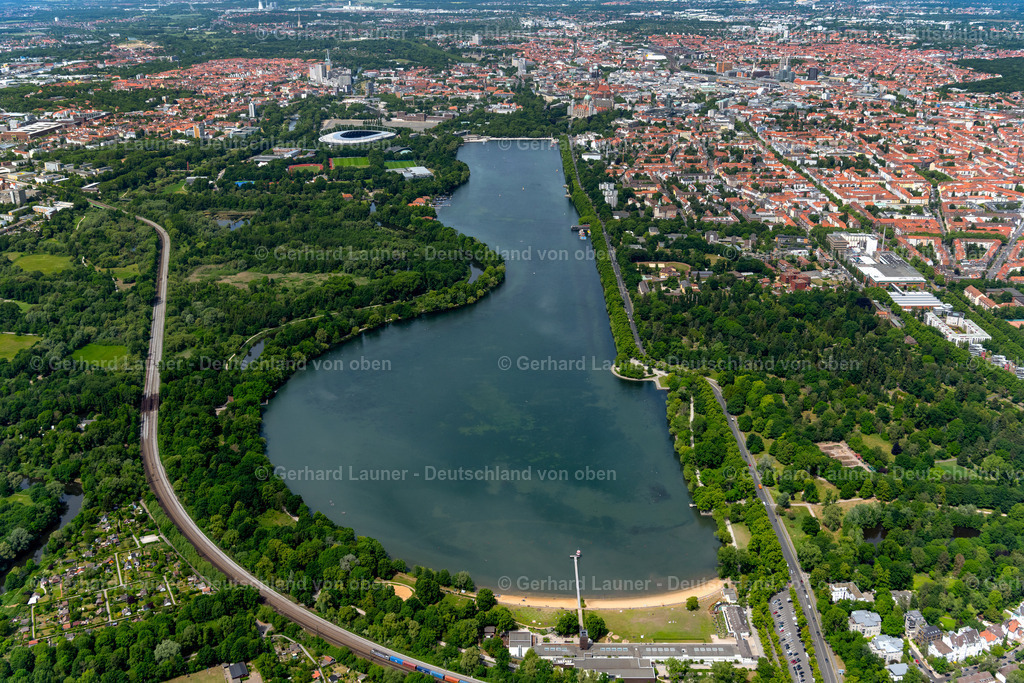 4030693 | HANNOVER 02.06.2020 Uferbereiche am Seegebiet des Maschsee im Ortsteil Südstadt in Hannover im Bundesland Niedersachsen, Deutschland. // Riparian areas on the lake area of Maschsee in the district Suedstadt in Hannover in the state Lower Saxony, Germany. Foto: Gerhard Launer